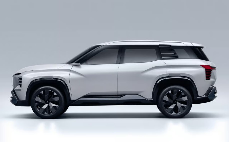 Mitsubishi DST Concept có thể mang tên chính thức là "Destinator"