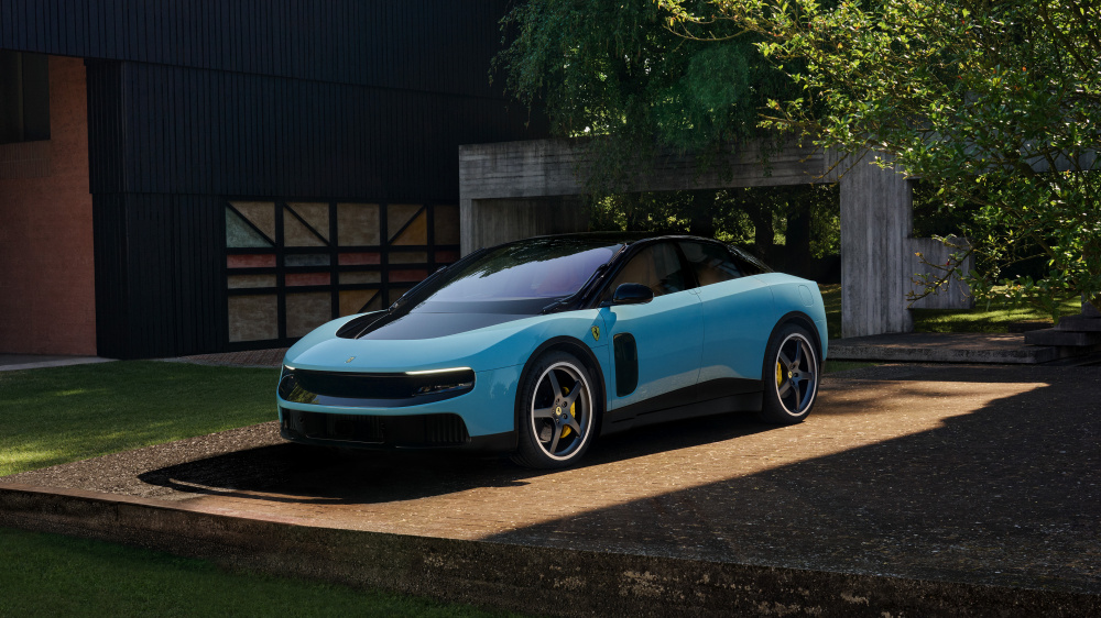 Siêu xe điện Ferrari Luce 1.050 mã lực ra mắt