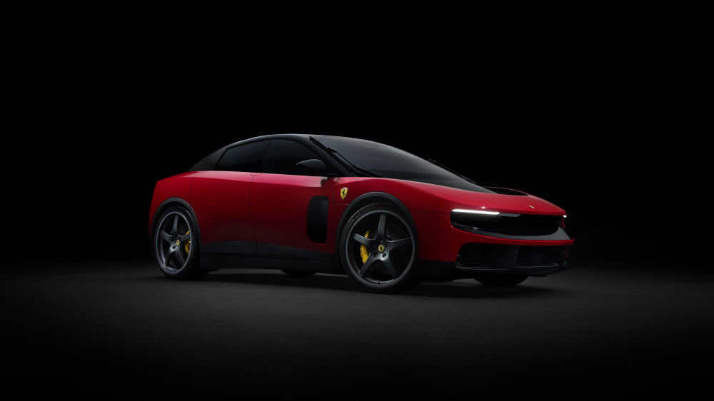 Siêu xe điện Ferrari Luce 1.050 mã lực ra mắt