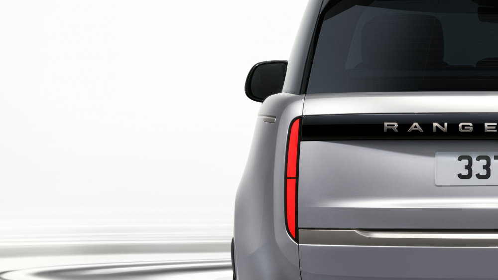 Range Rover SV Ultra ra mắt: SUV siêu sang với công nghệ âm thanh đột phá