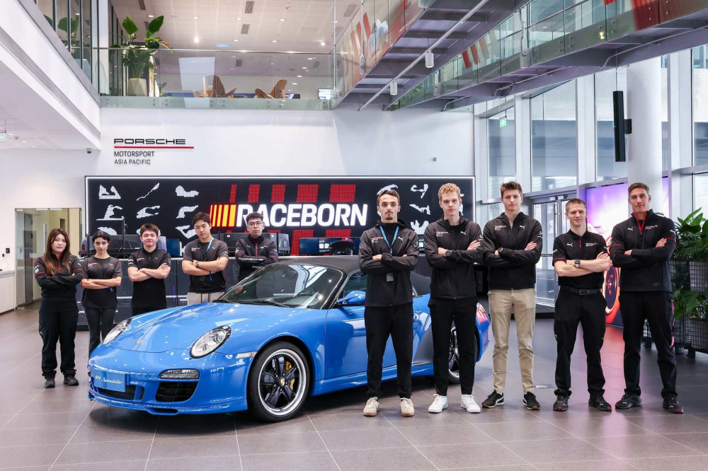 Hoàng Đạt được tuyển chọn vào chương trình Porsche ARbox Carrera Cup Asia Talent Pool 2026.