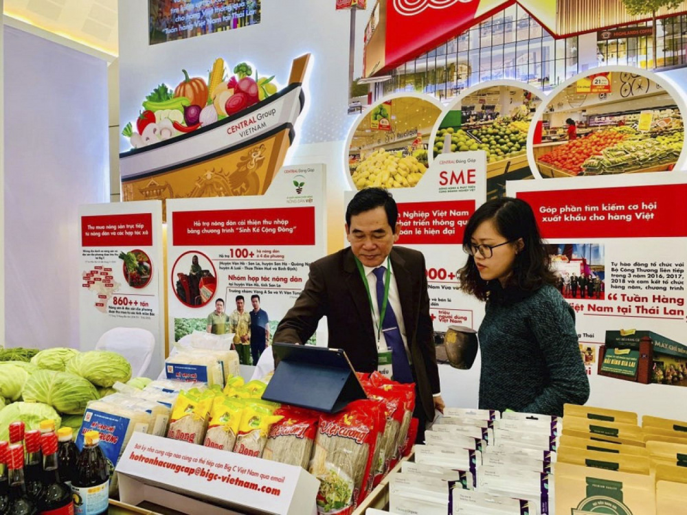 Gian hàng Big C và Central Group Việt Nam thu hút khách thăm quan tại Hội nghị trực tuyến và Triển lãm quốc gia tổng kết 10 năm thực hiện M.Cwin6622.com tỷ lệ kèo World Cup 2026 Trung ương 7 khóa X về Cwin.com link không chặn, nông dân và nông thôn