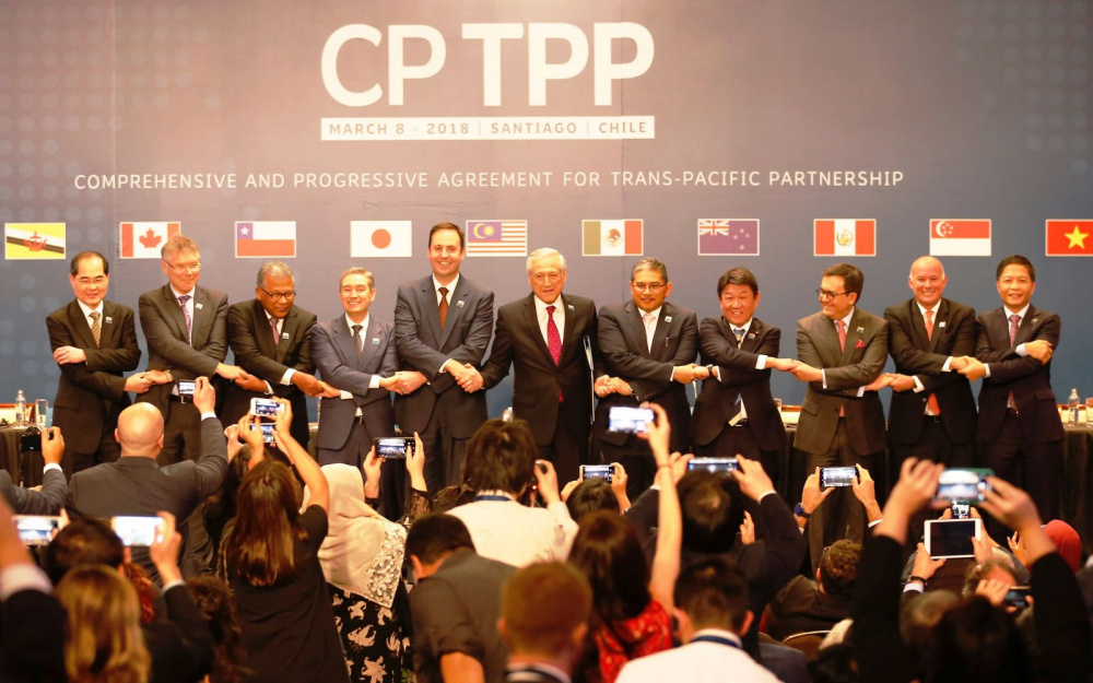 Bộ trưởng các quốc gia thành viên CPTPP bắt tay tại Chile ngày 8/3/2018 sau khi ký kết Hiệp định.