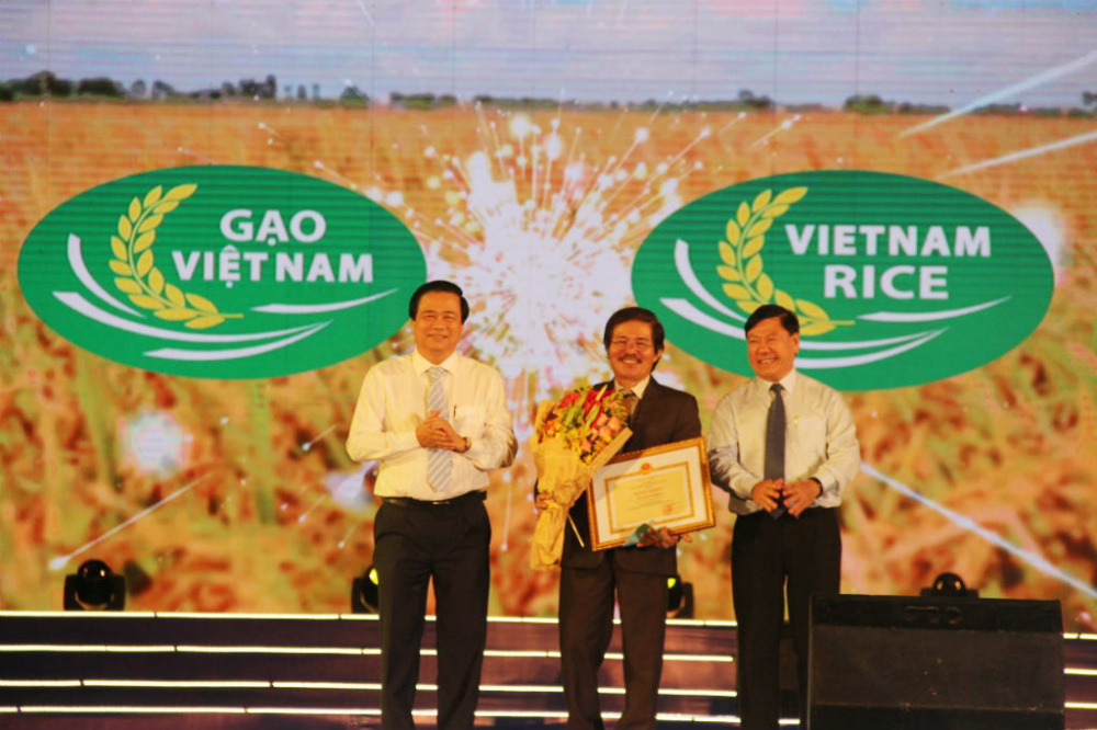  - Logo thương hiệu gạo Việt Nam chính thức được công bố tại Festival Lúa gạo Việt Nam lần thứ 3.