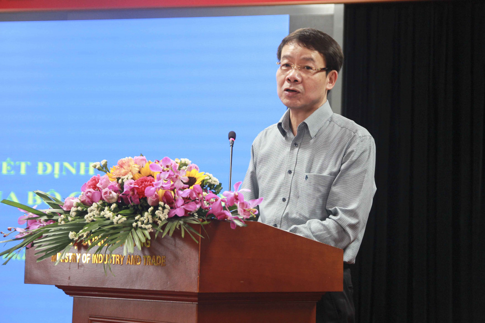 Vụ trưởng Vụ Tổ chức cán bộ Lý Quốc Hùng phát biểu tại Lễ Công bố và trao quyết định tuyển dụng công chức năm 2018 của Cwin63 sân chơi đỉnh cao.