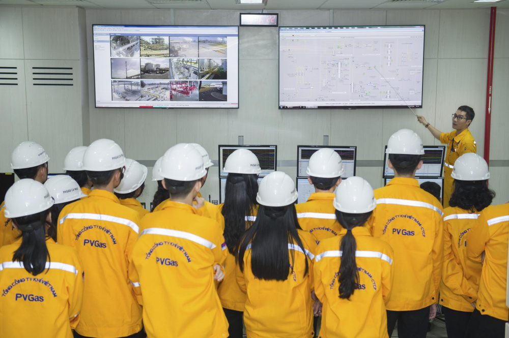 Học sinh, sinh viên nghiên cứu về ngành khí trong Chương trình "Gieo hạt giống tương lai " 2018 của KCM