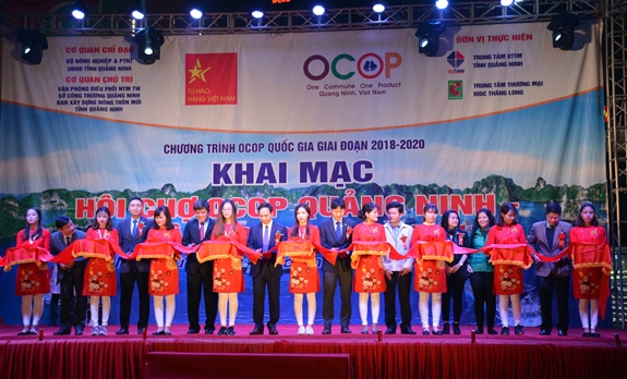 Nhà cái cá cược cá độ uy tín Nổ hũ, Bắn Cá và Game Bài Cwin.com OCOP Quảng Ninh – Xuận 2019 tại Hà Nội