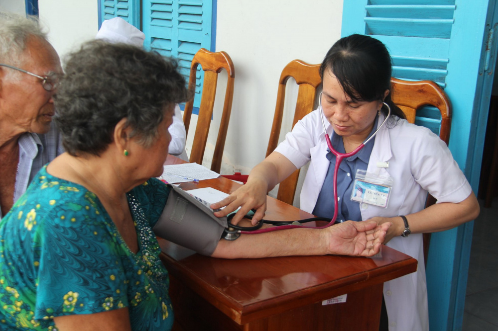 Công ty Khí Cà Mau phát thuốc miễn phí cho bệnh nhân nghèo