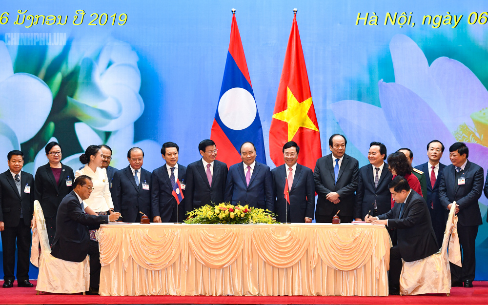 trao đổi văn kiện Việt Lào