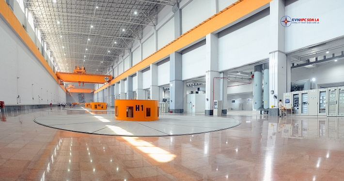 Công trình giàn máy tại Thủy điện Sơn La