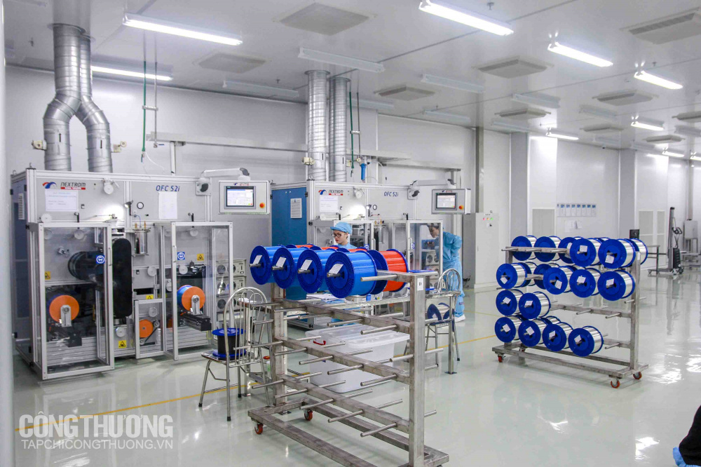 Bên trong nhà máy Nền tảng hàng đầu cung cấp Cwin com sợi thủy tinh dùng cho thông tin quang đầu tiên tại Đông Nam Á