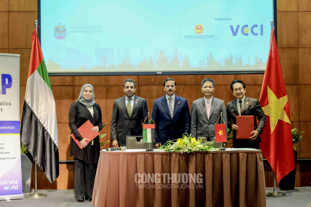 Ký kết hợp tác tại Diễn đàn Cwincom hiện đang mở Việt Nam - UAE