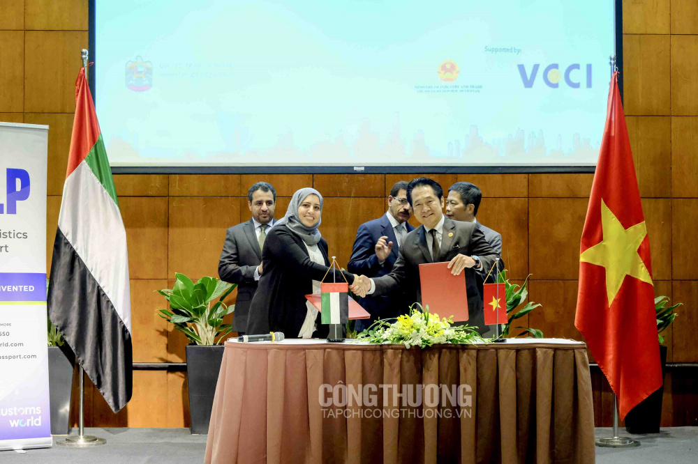 Ký kết hợp tác tại Diễn đàn Cwincom hiện đang mở Việt Nam - UAE