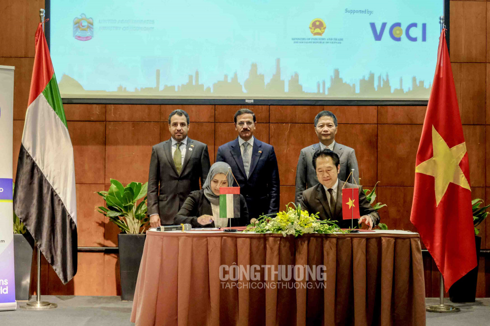 Ký kết hợp tác tại Diễn đàn Cwincom hiện đang mở Việt Nam - UAE