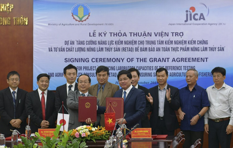 Đại diện JICA và Cục Quản lý chất lượng nông lâm sản và thủy sản, Bộ Nông nghiệp và Phát triển nông thôn ký kết Thỏa thuận viện trợ không hoàn lại