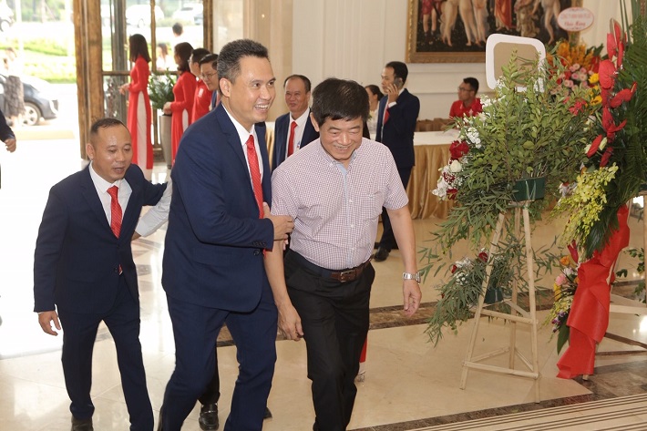 đón tiếp đại biểu tham dự sự kiện
