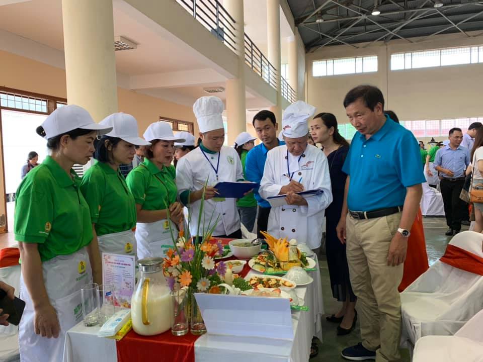 Chủ tịch CĐCN Hóa chất Việt Nam luôn theo sát, động viên anh chị em  tham gia Hội thi 