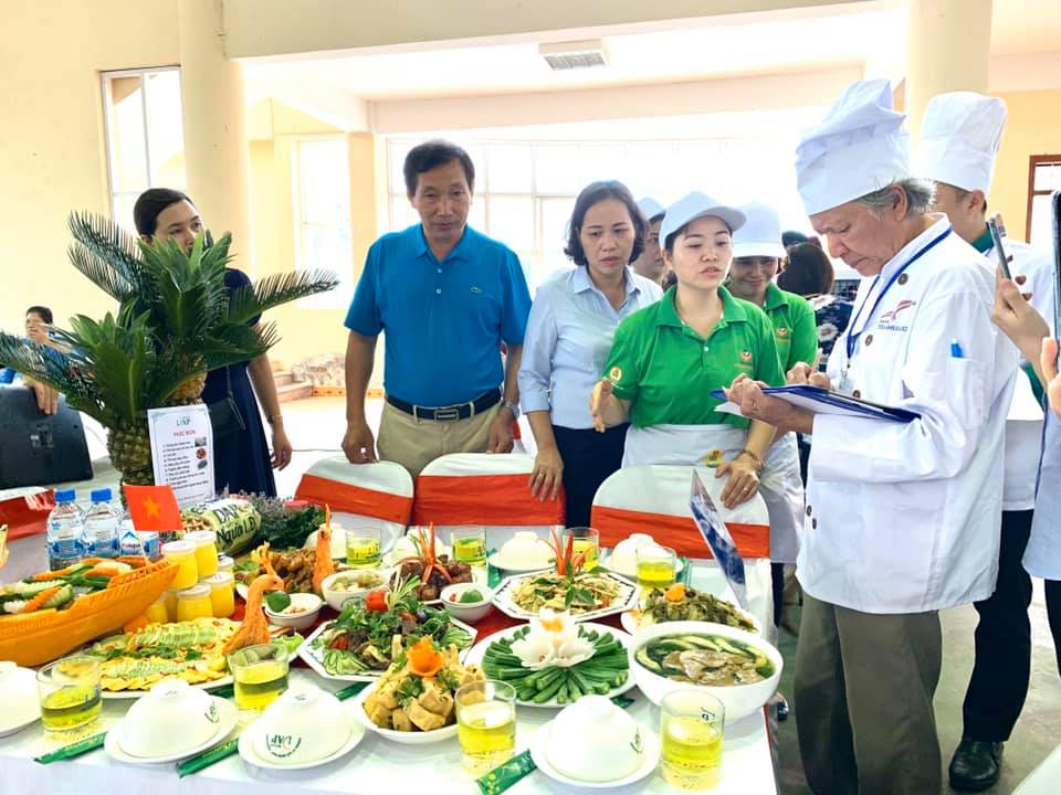 Cả Chủ tịch cũng khá hồi hộp khi Ban giám khảo chấm bài