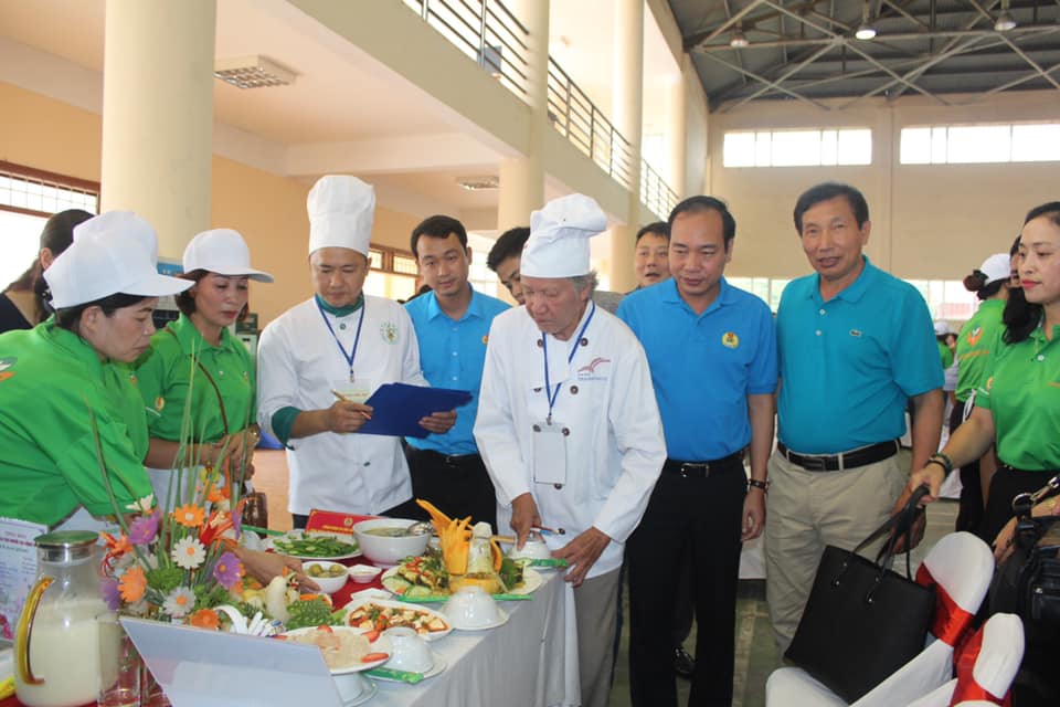 Chủ tịch CĐCTVN Trần Quang Huy tới động viên đội  CTCP Phân đạm và Hóa chất Hà Bắc