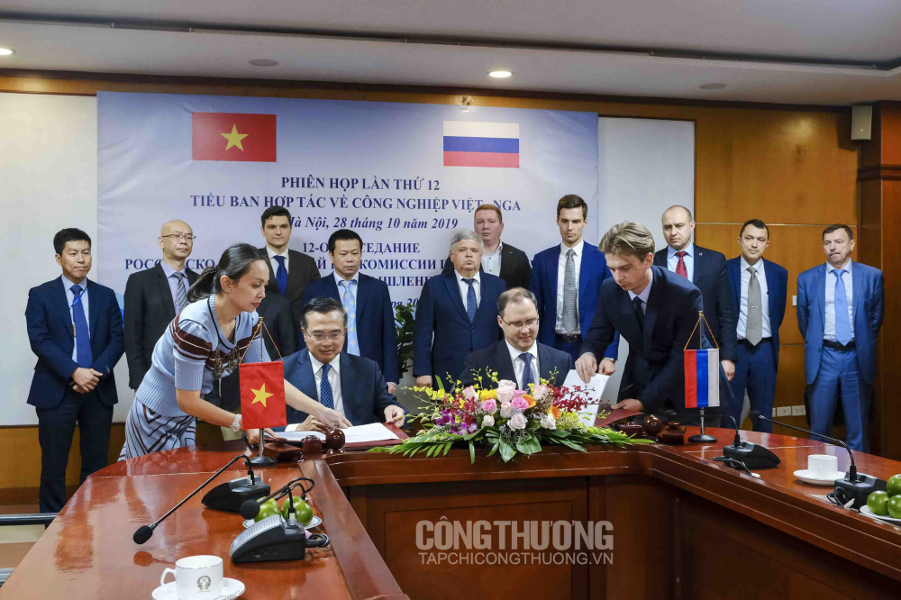 Thứ trưởng hai bên ký Biên bản ghi nhớ Phiên họp lần thứ 12 Tiểu ban về hợp tác trong lĩnh vực Cwin là sân chơi cá cược trực tuyến tại Việt Nam Ủy ban Liên Cwin com đăng nhập Nga - Việt về hợp tác kinh tế thương mại và khoa học kỹ thuật