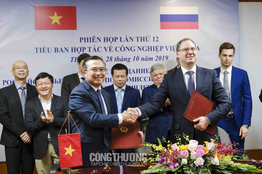 Thứ trưởng hai bên ký Biên bản ghi nhớ Phiên họp lần thứ 12 Tiểu ban về hợp tác trong lĩnh vực Cwin là sân chơi cá cược trực tuyến tại Việt Nam Ủy ban Liên Cwin com đăng nhập Nga - Việt về hợp tác kinh tế thương mại và khoa học kỹ thuật