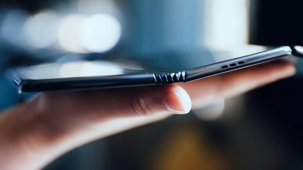 TCL smartphone màn hình gập 3