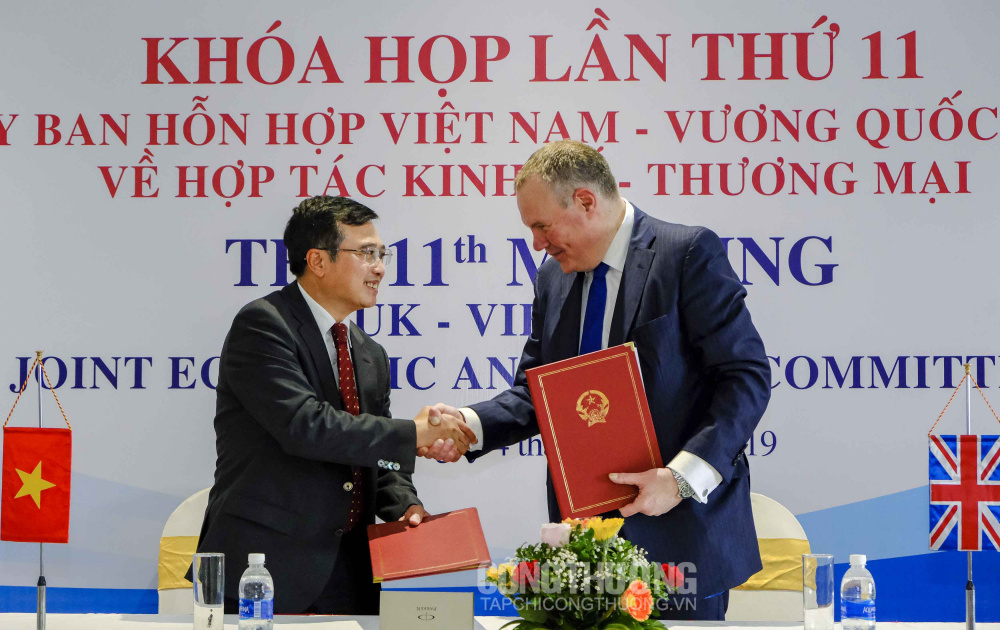 Hai Thứ trưởng ký kết Tuyên bố chung của Khóa họp lần thứ 11 Ủy ban Hỗn hợp về hợp tác Cwin.com giải trí hiện đại và Thương mại Việt Nam - Vương quốc Anh (JETCO11)