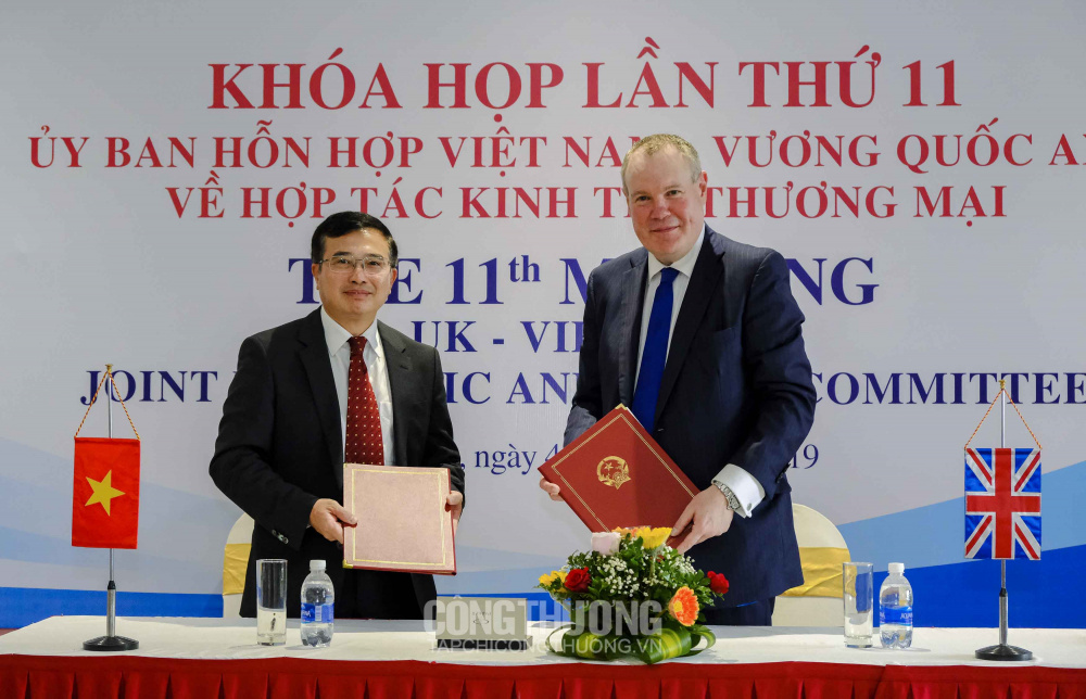 Hai Thứ trưởng ký kết Tuyên bố chung của Khóa họp lần thứ 11 Ủy ban Hỗn hợp về hợp tác Cwin.com giải trí hiện đại và Thương mại Việt Nam - Vương quốc Anh (JETCO11)