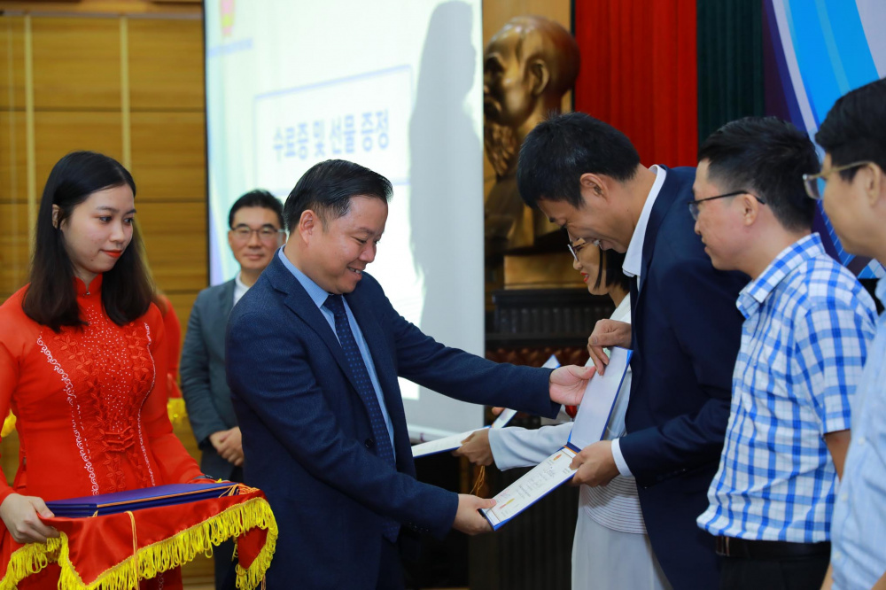 Ông Phạm Tuấn Anh - Cục phó Cục Tải về ứng dụng CWIN05 ngay hôm nay (Cwin63 sân chơi đỉnh cao)
