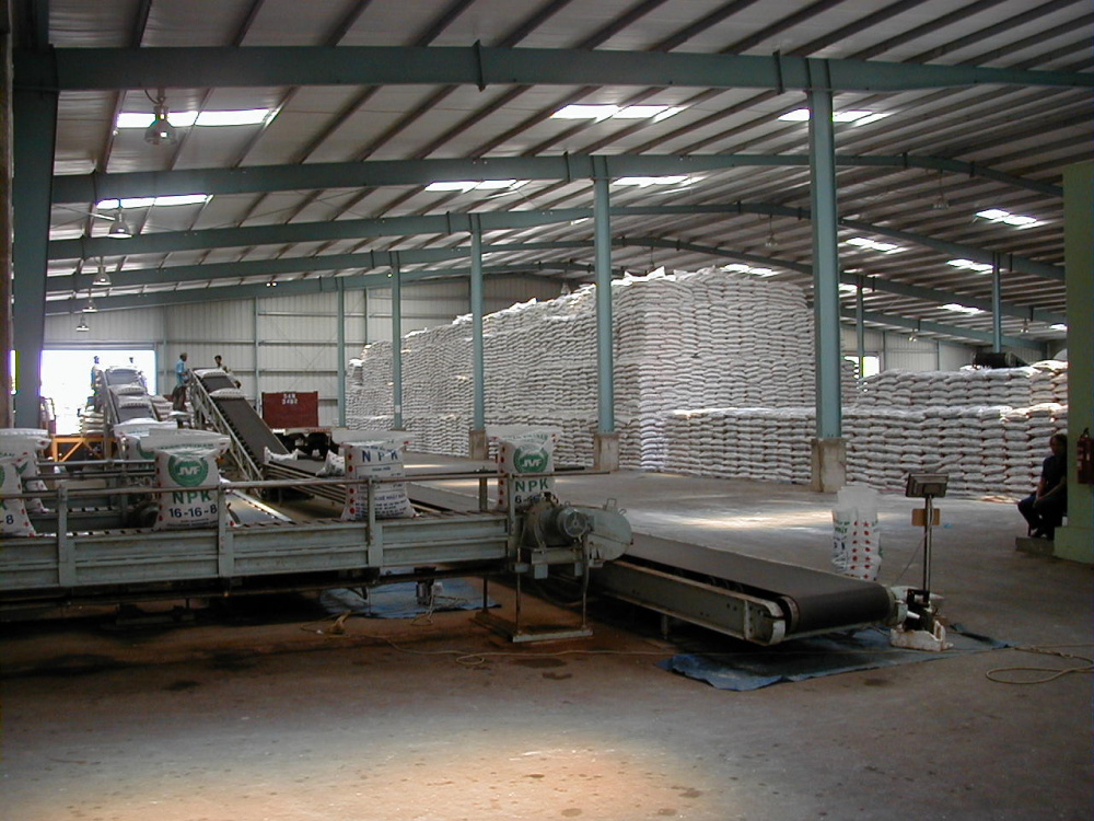 Bên trong nhà máy Công ty phân bón Việt Nhật
