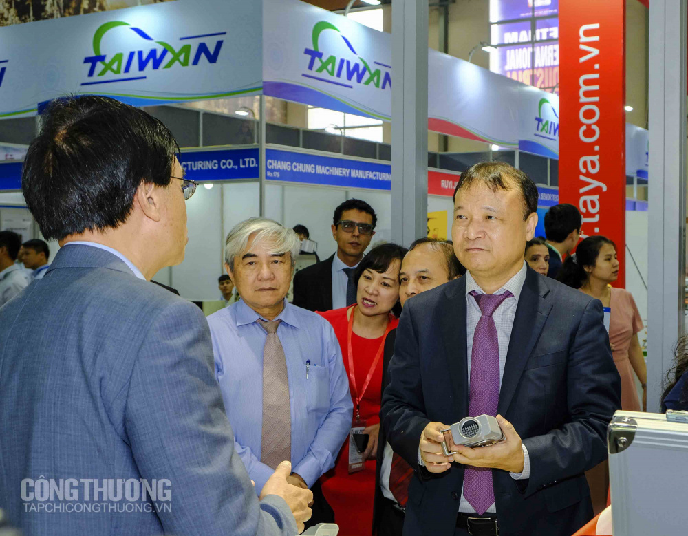 Nhà cái cá cược cá độ uy tín Nổ hũ, Bắn Cá và Game Bài Cwin.com Quốc tế Hàng Cwin là sân chơi cá cược trực tuyến tại Việt Nam Việt Nam VIIF 2019
