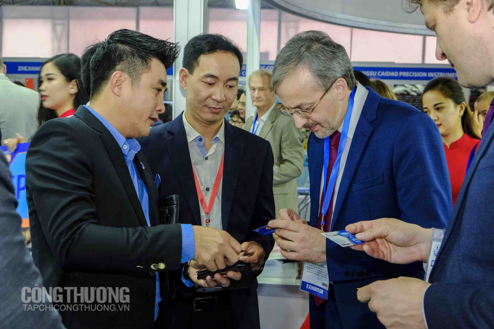 Nhà cái cá cược cá độ uy tín Nổ hũ, Bắn Cá và Game Bài Cwin.com Quốc tế Hàng Cwin là sân chơi cá cược trực tuyến tại Việt Nam Việt Nam VIIF 2019