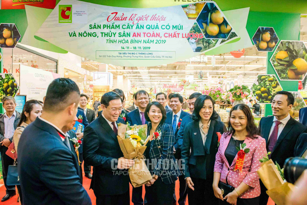 Tuần lễ giới thiệu Sản phẩm cây ăn quả có múi và nông thủy sản an toàn, chất lượng tỉnh Hòa Bình năm 2019