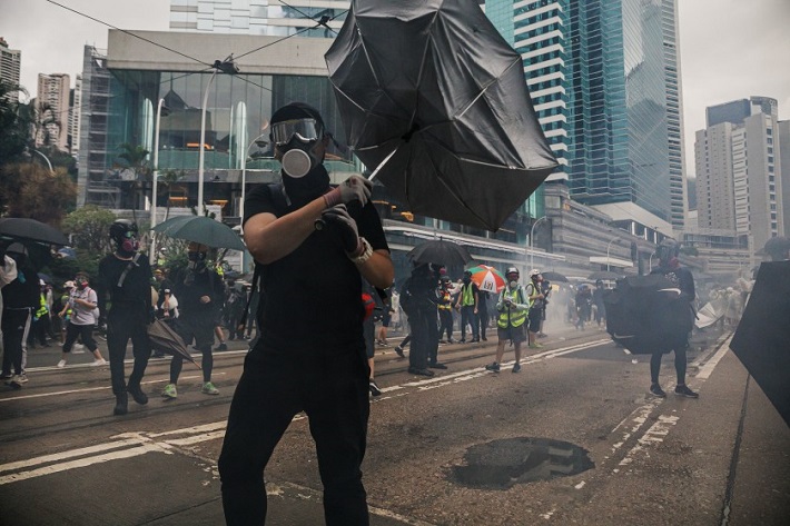 Người biểu tình đeo mặt nạ tại Hong Kong