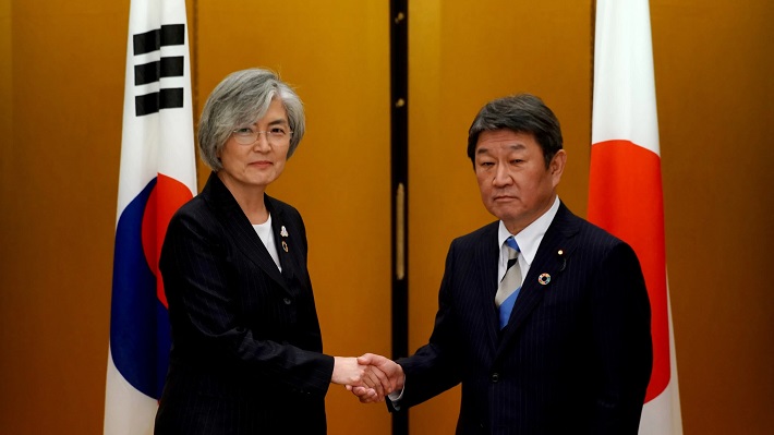 Toshimitsu Motegi và Kang Kyung Wha