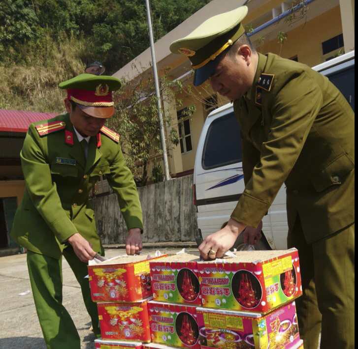 bắt giữ 50kg pháo nổ