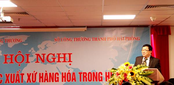 Ông Tiêu Văn Dũng, Phó Giám đốc Sở Công Thương  phát biểu tại buổi tập huấn
