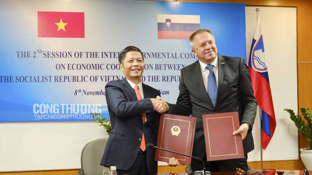 Ký kết Biên bản Khóa học lần thứ hai Ủy ban liên chính phủ việt Nam - Slovenia