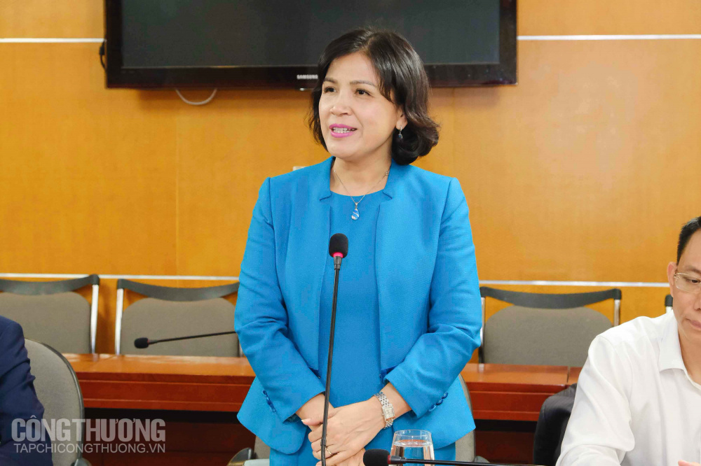 Bà Lê Thị Tuyết Mai - Đại sứ đặc mệnh toàn quyền, Đại diện thường trực Việt Nam tại Liên Hợp Quốc, Tổ chức Thương mại Thế giới và các Tổ chức quốc tế khác tại Geneve, Thụy Sĩ