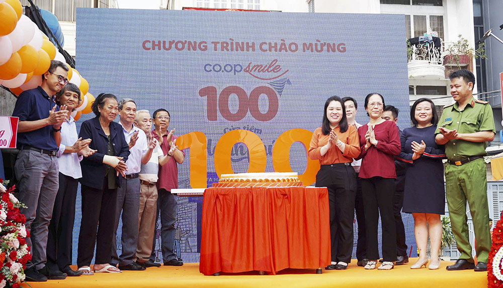 Cửa hàng thứ 100 của hệ thống Co.op Smile
