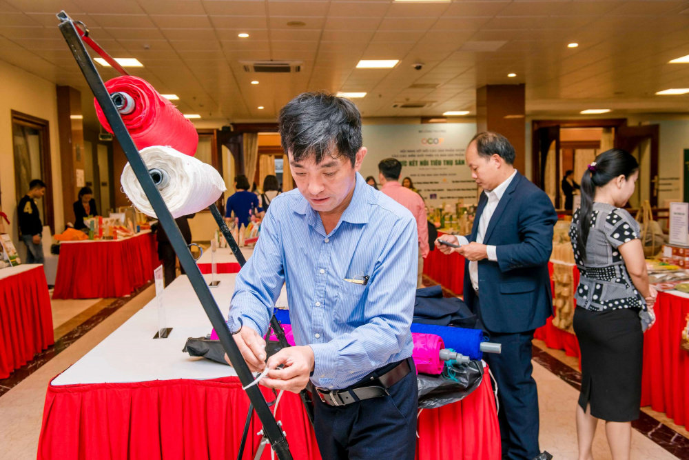Cwin800 tỷ lệ kèo World Cup 2026 chuẩn bị gian hàng tại Hội nghị Kết nối các sản phẩm OCOP vào các điểm giới thiệu và bán sản phẩm OCOP