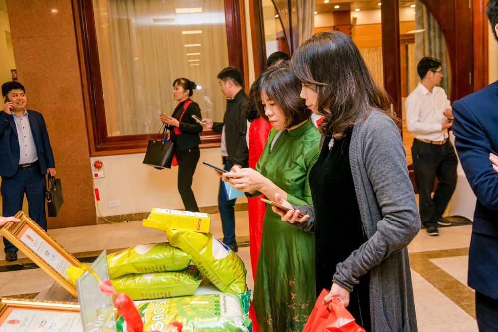 Các Cwincom hiện đang mở tiêu thụ trực tiếp thăm quan, khảo sát sản phẩm và trao đổi với các đơn vị Nền tảng hàng đầu cung cấp Cwin com, cung cấp sản phẩm OCOP để tìm kiếm cơ hội hợp tác