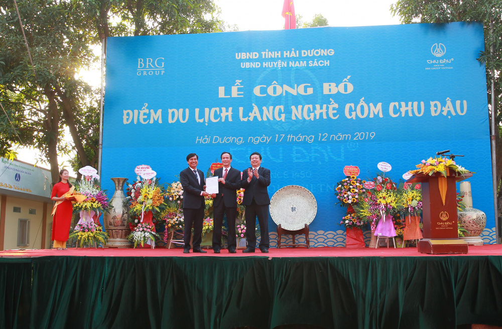 Lễ công bố trao quyết định công nhận điểm du lịch làng nghề Gốm Chu Đậu