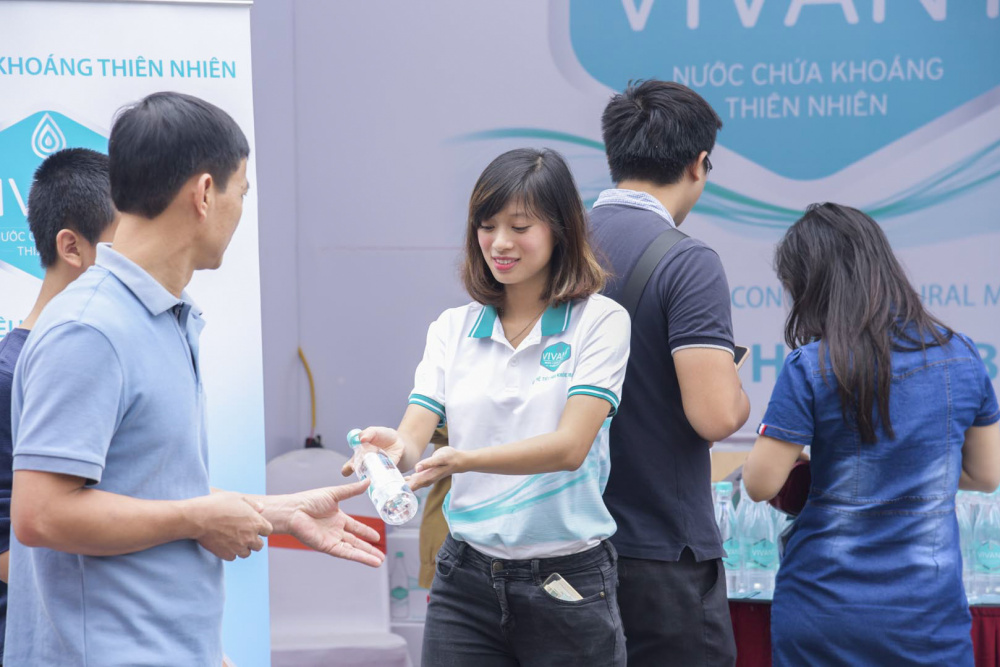 5.000 chai nước Vivant được phát miễn phí đến người M.Cwin800.com thể thao, casino live, bắn cá và slot nổ hũ