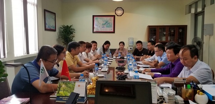 làm việc với trường đại học