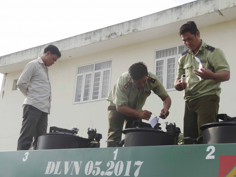 6000 lít xăng giả