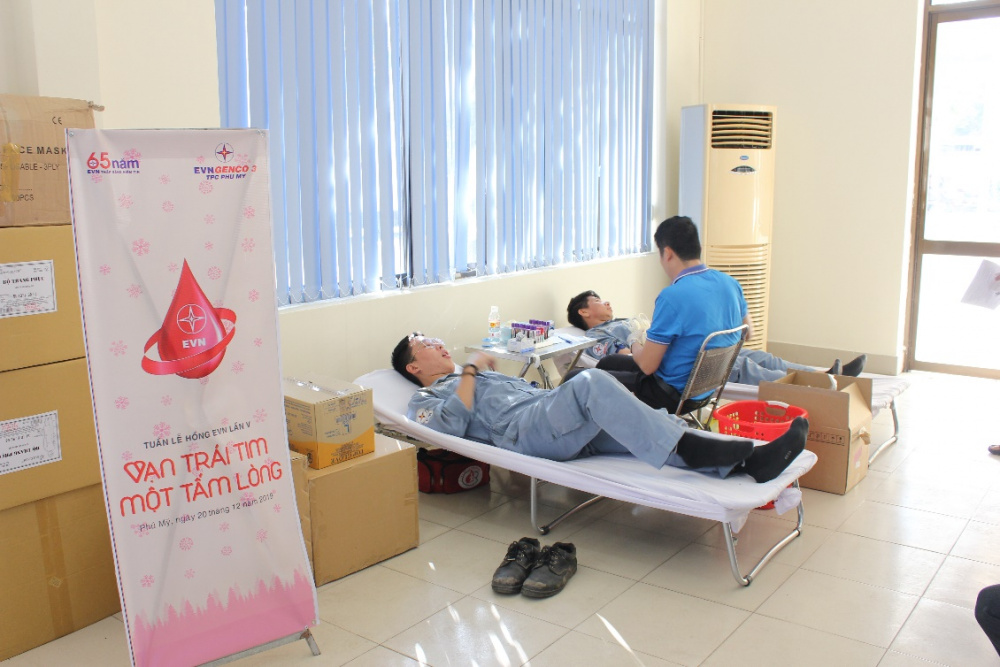 Nhiêt điện Phú Mỹ hiến máu cứu người