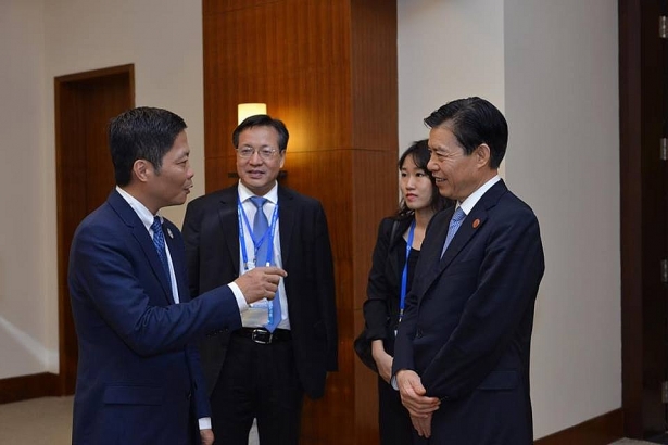 Bộ trưởng Công thương Việt Nam trao đổi với Bộ trưởng Thương mại Trung Quốc bên lề Hội nghị cấp cao APEC