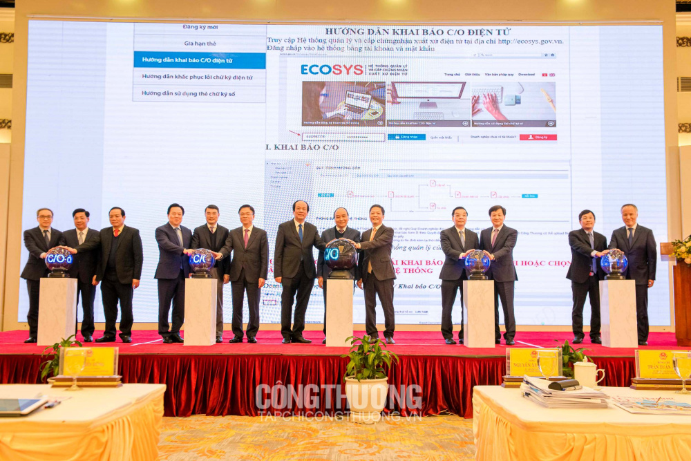 Nghi thức bấm nút khai trương thủ tục cấp C/O mẫu D điện tử của Cwin63 sân chơi đỉnh cao