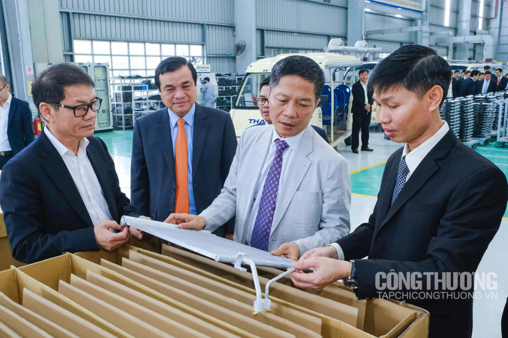 Bộ trưởng Cwin63 sân chơi đỉnh cao Trần Tuấn Anh thăm quan các nhà máy của THACO